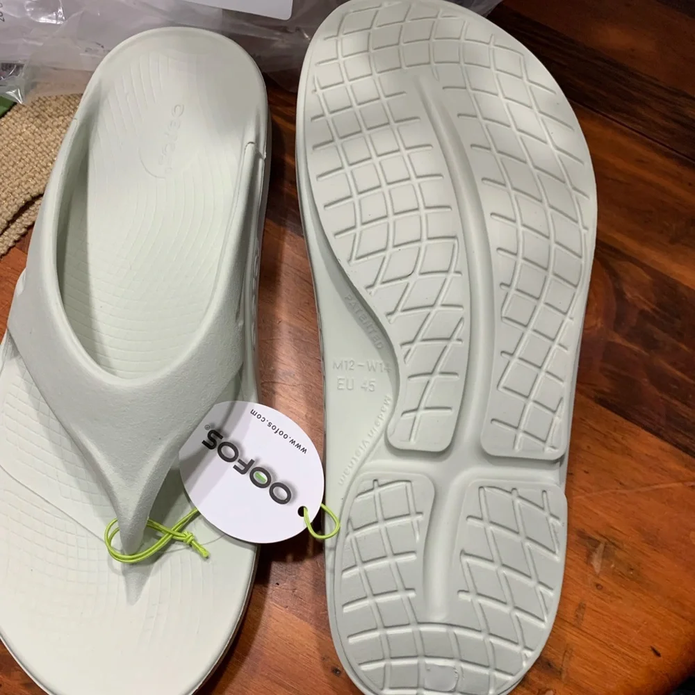 OOFOS Men’s Flip Flops 45/12 - Picture 2 of 3